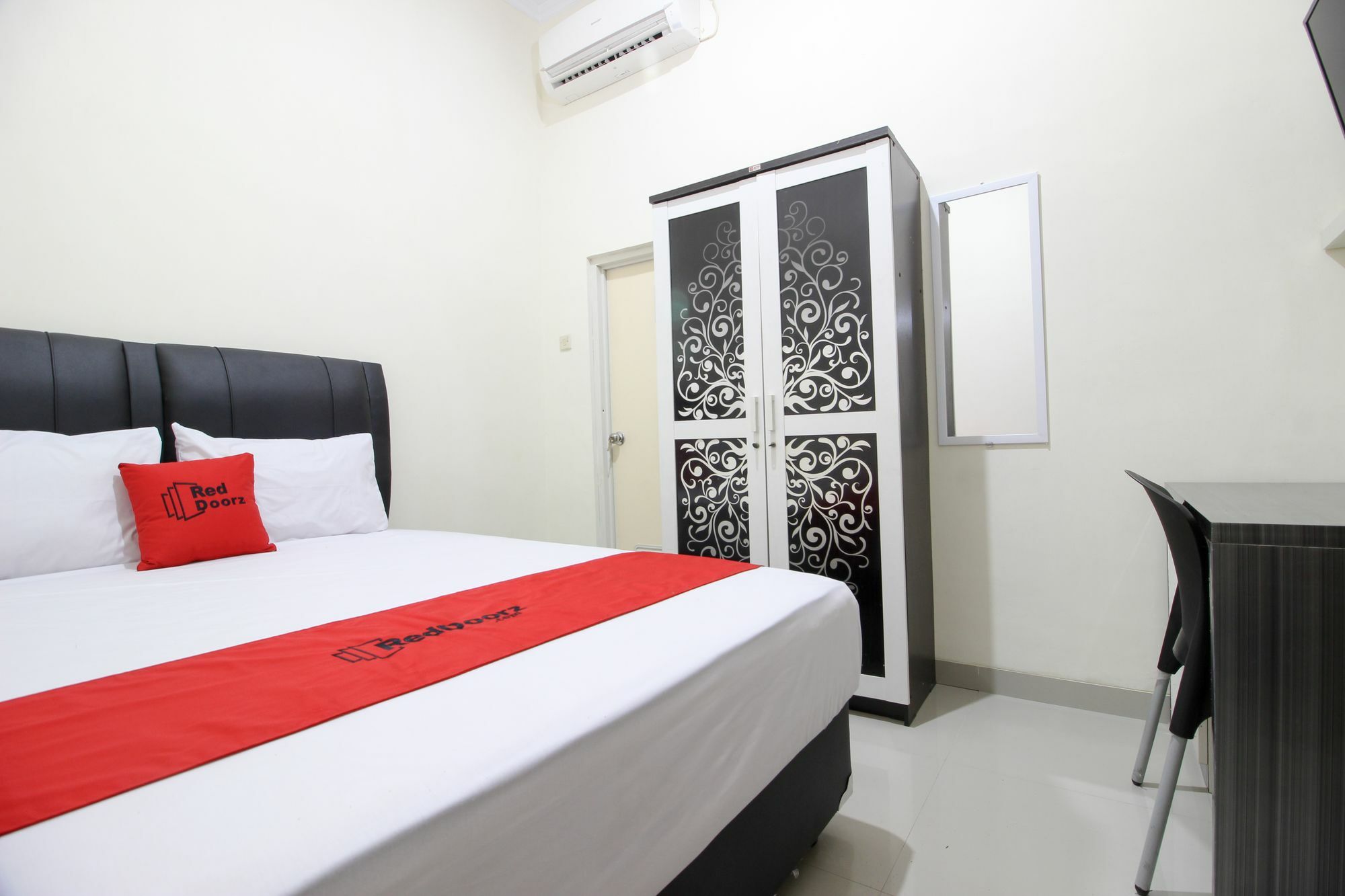 Reddoorz Plus Near Stie Ykpn 2 Maguwo Extérieur photo