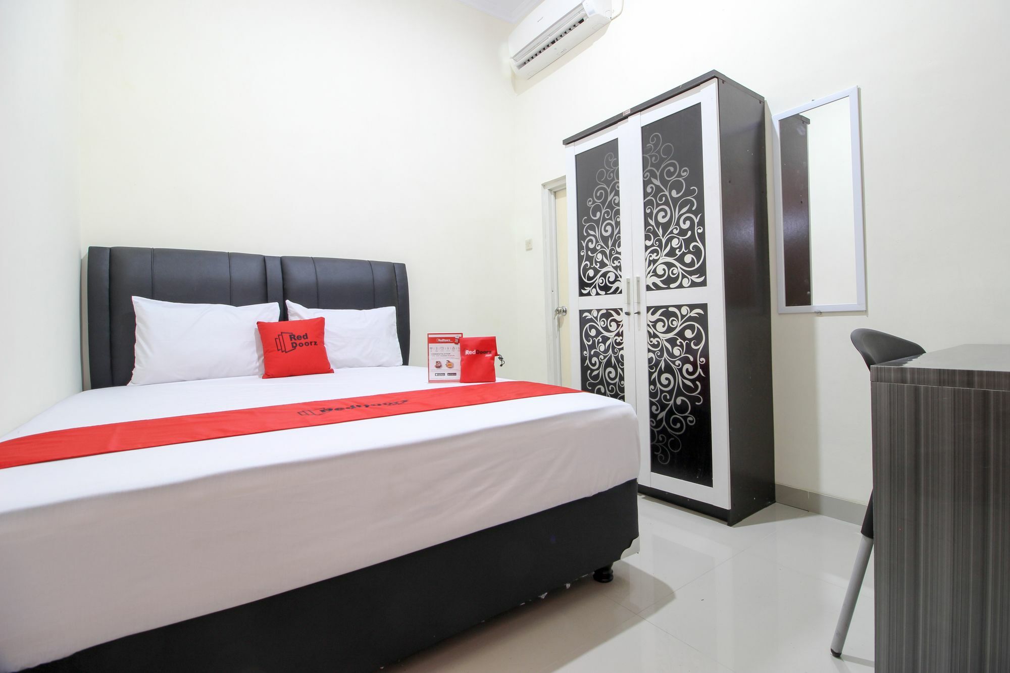 Reddoorz Plus Near Stie Ykpn 2 Maguwo Extérieur photo