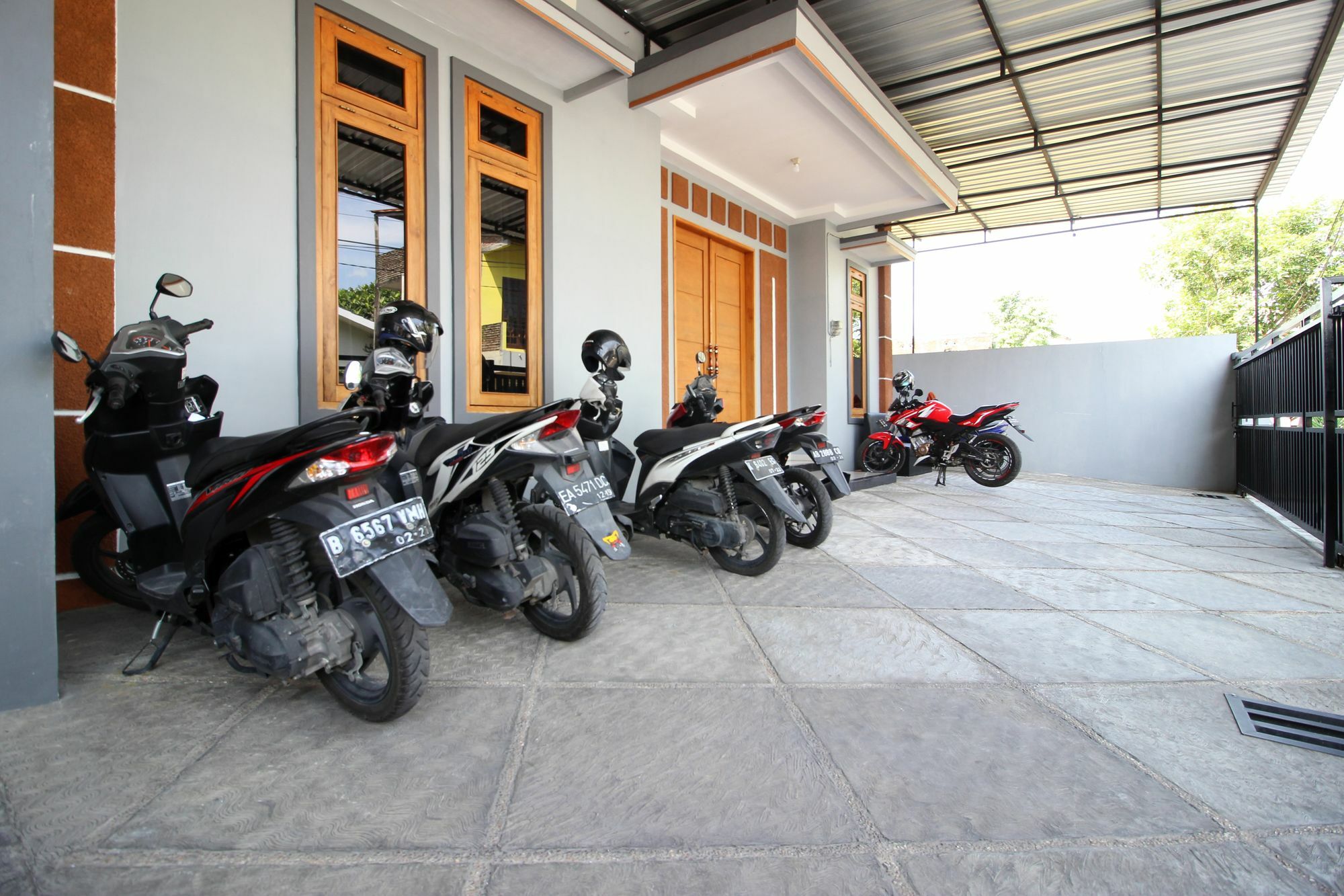 Reddoorz Plus Near Stie Ykpn 2 Maguwo Extérieur photo